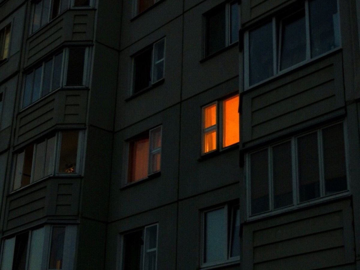 Свет в окне панельки