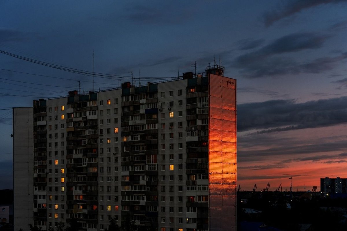 Мрачная многоэтажка
