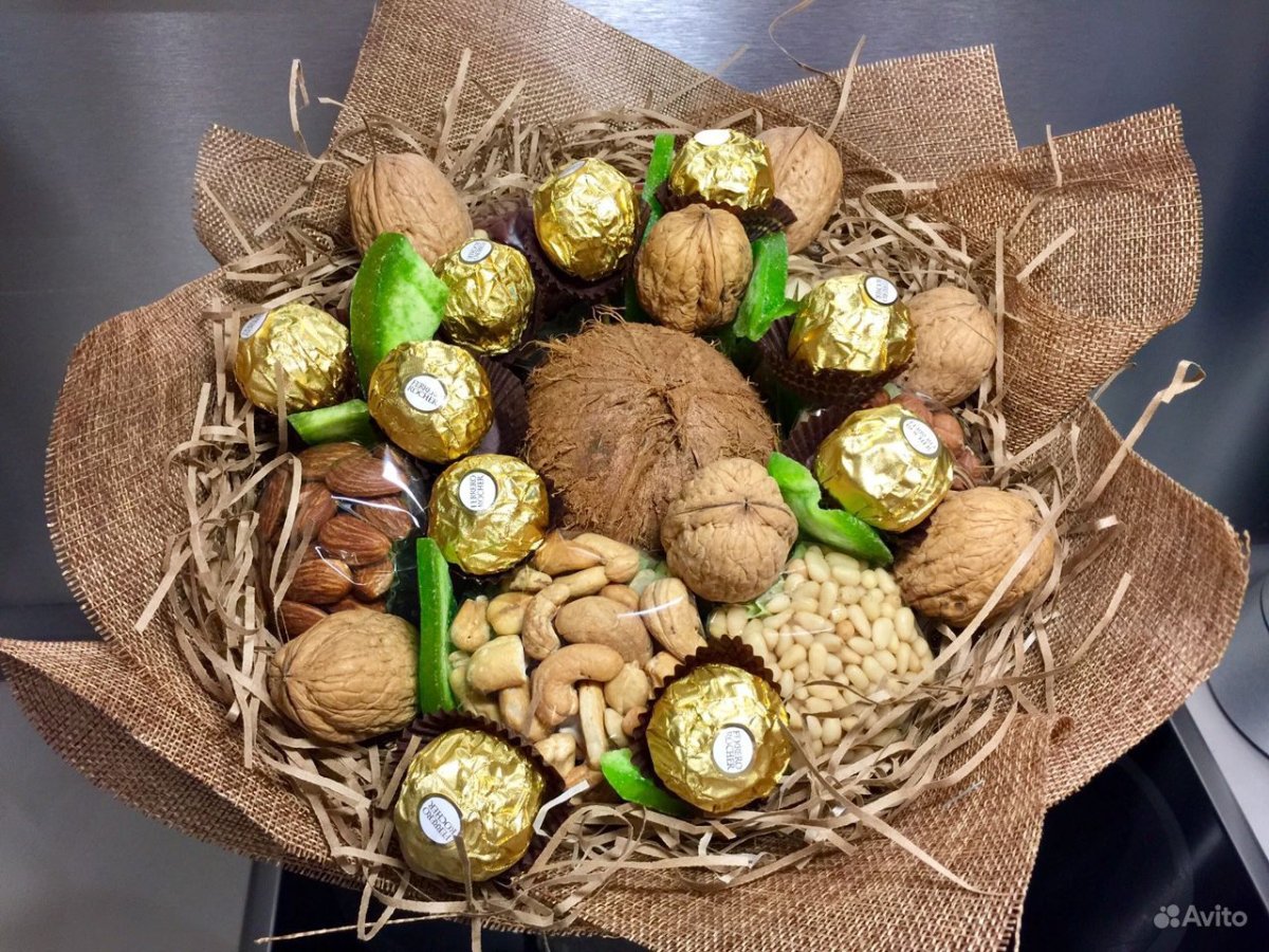 Коробочка с сухофруктами