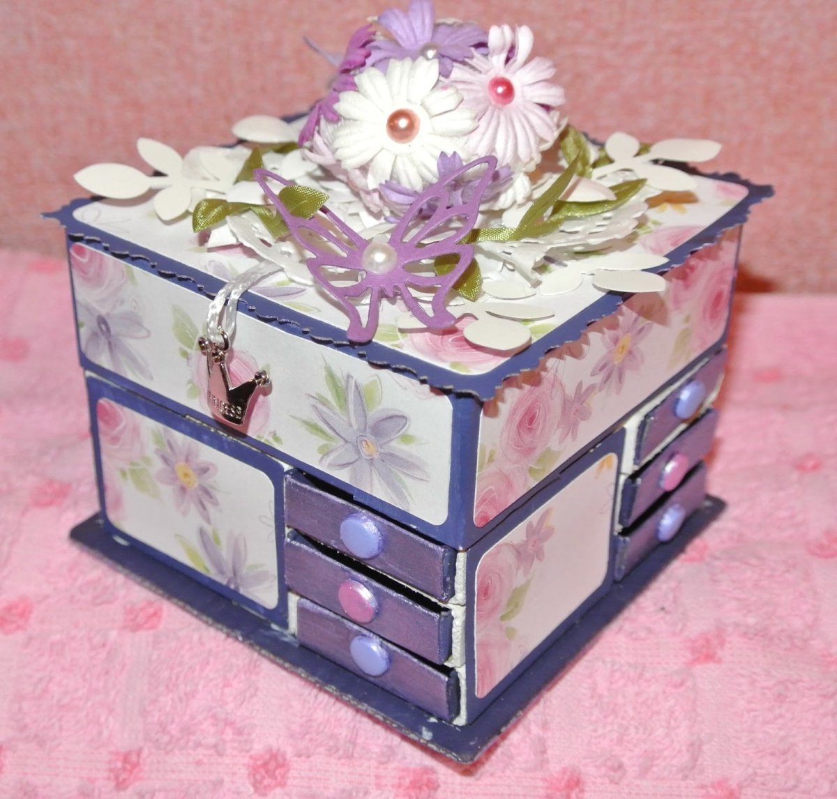 Шкатулка комодик