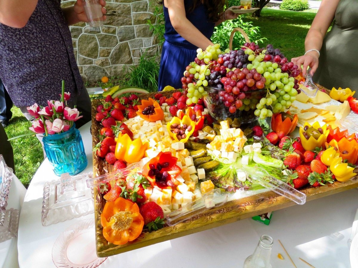 На свадебный стол фрукты