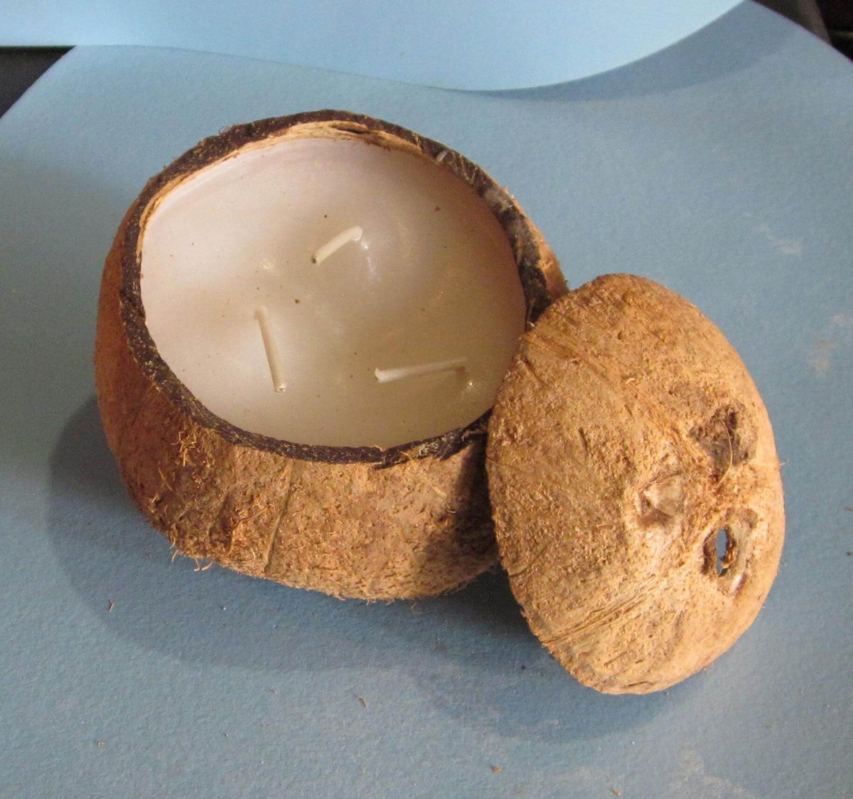 Кормушка из кокоса