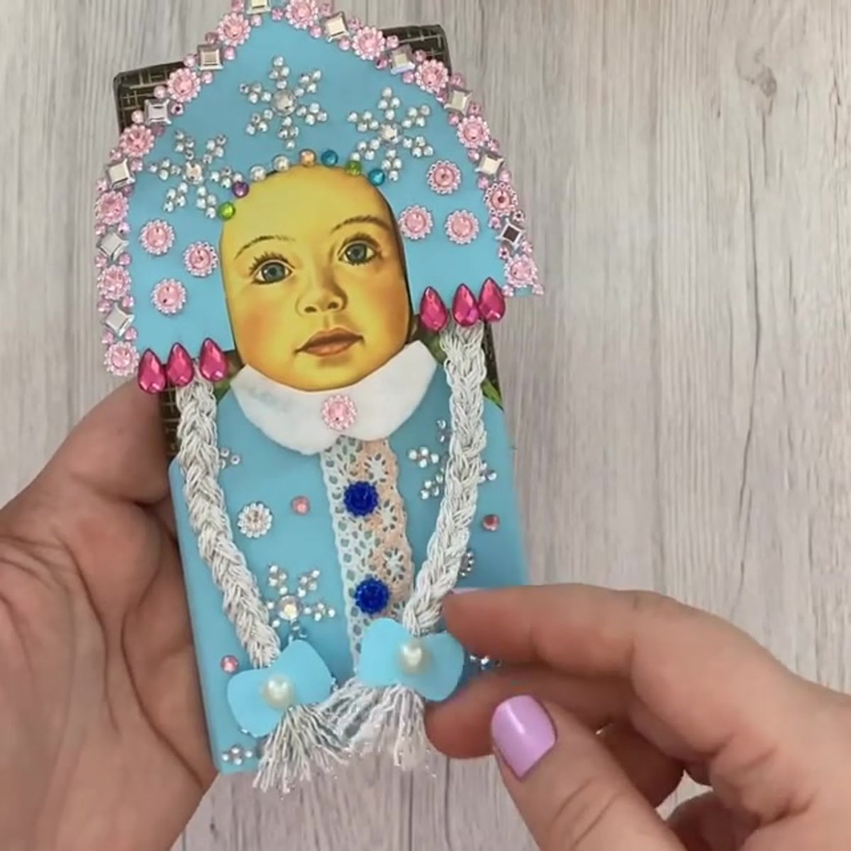 Деревянная фигура Деда Мороза и Снегурочки