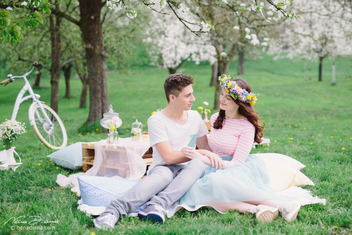 Love story в цветущем саду