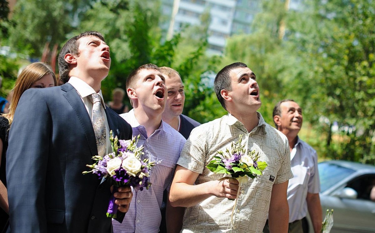 Подружки невесты и жених