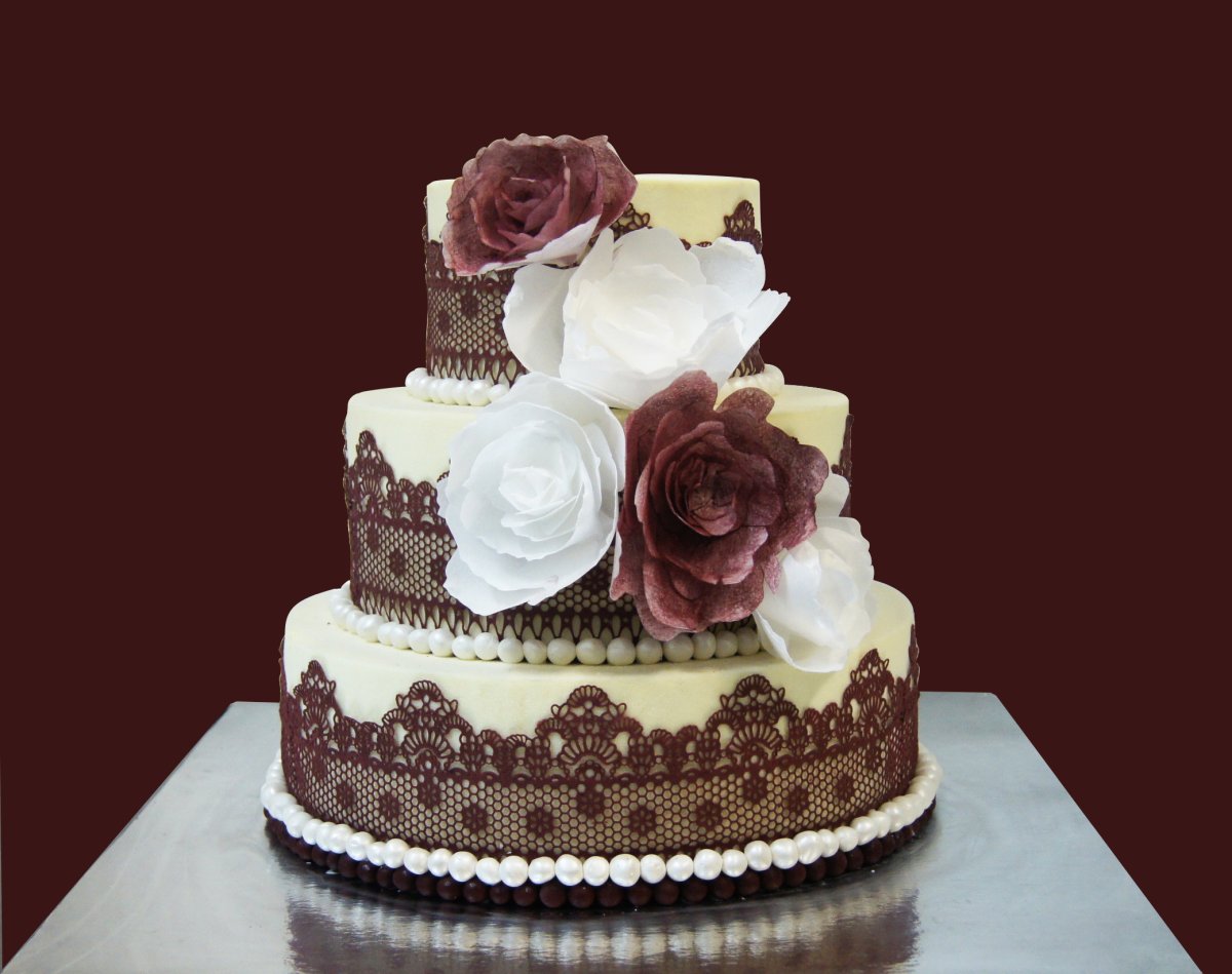 Коричневый торт свадебный