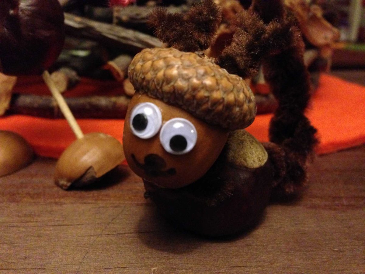 Фигурки из каштана