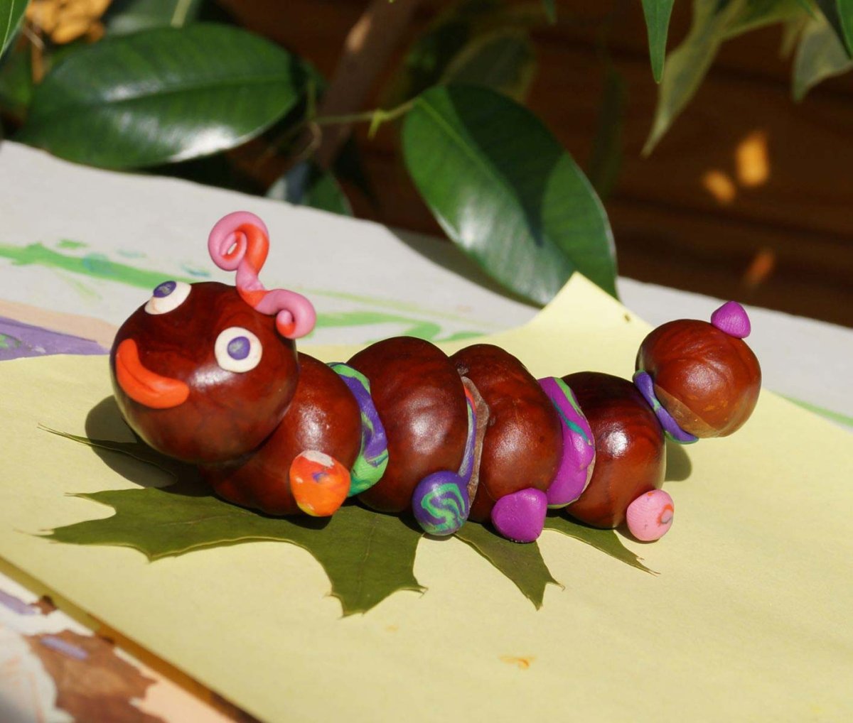 Подвески из каштанов