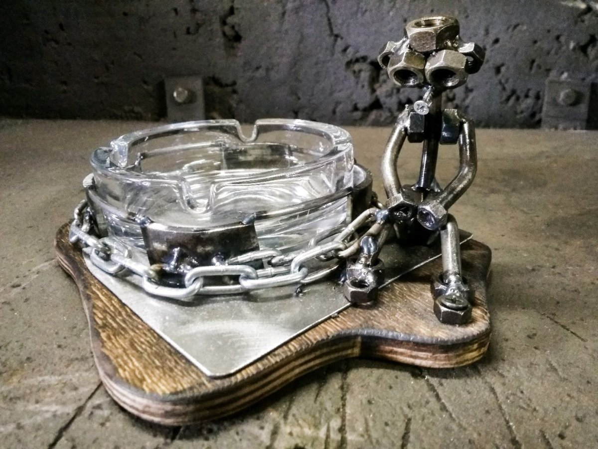 Фигуры из металлических деталей