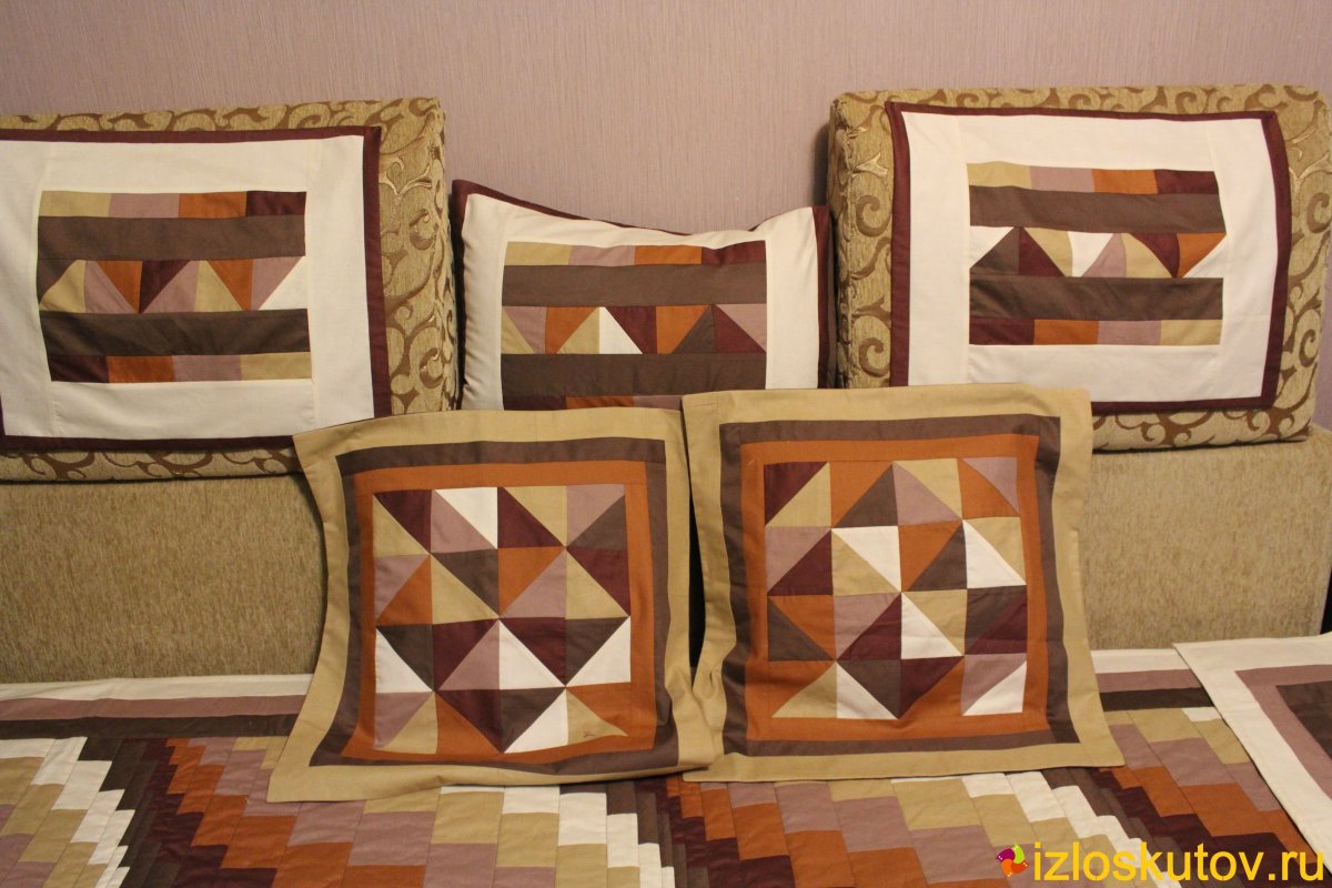 Подушки из кусочков ткани