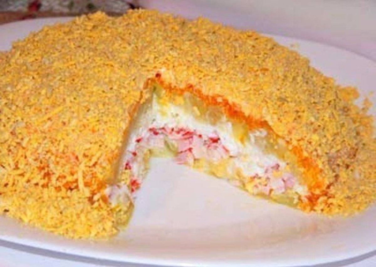 Салат с крабовыми палочками слоями
