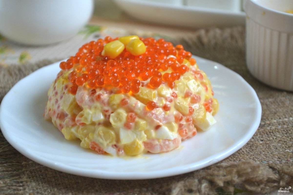 Салат Царский с красной икрой и креветками