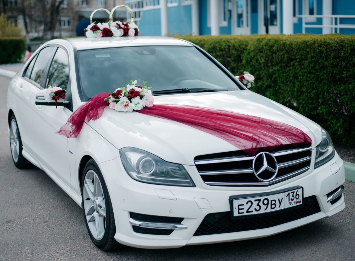 Белый свадебный Мерседес 320