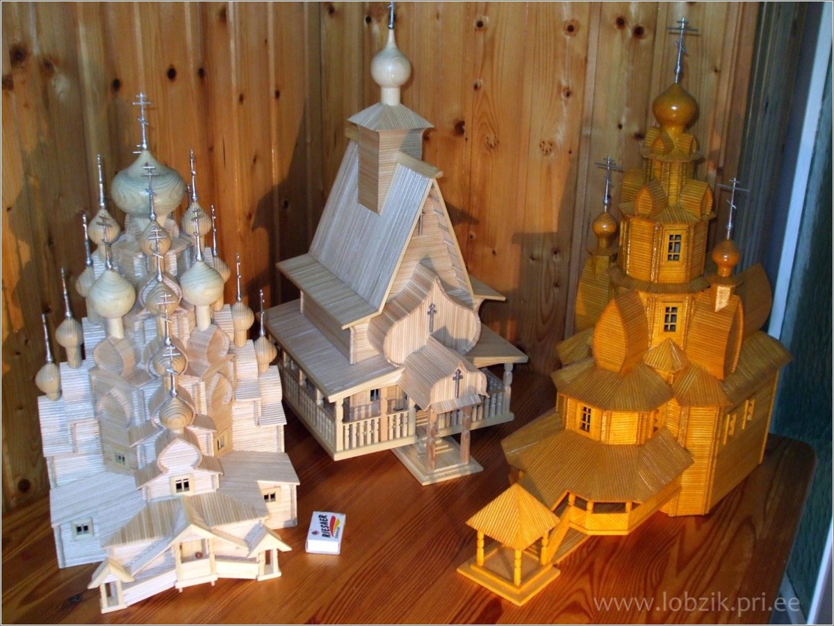 Церковь из бутылок
