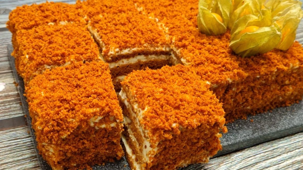 Пирожное медовик