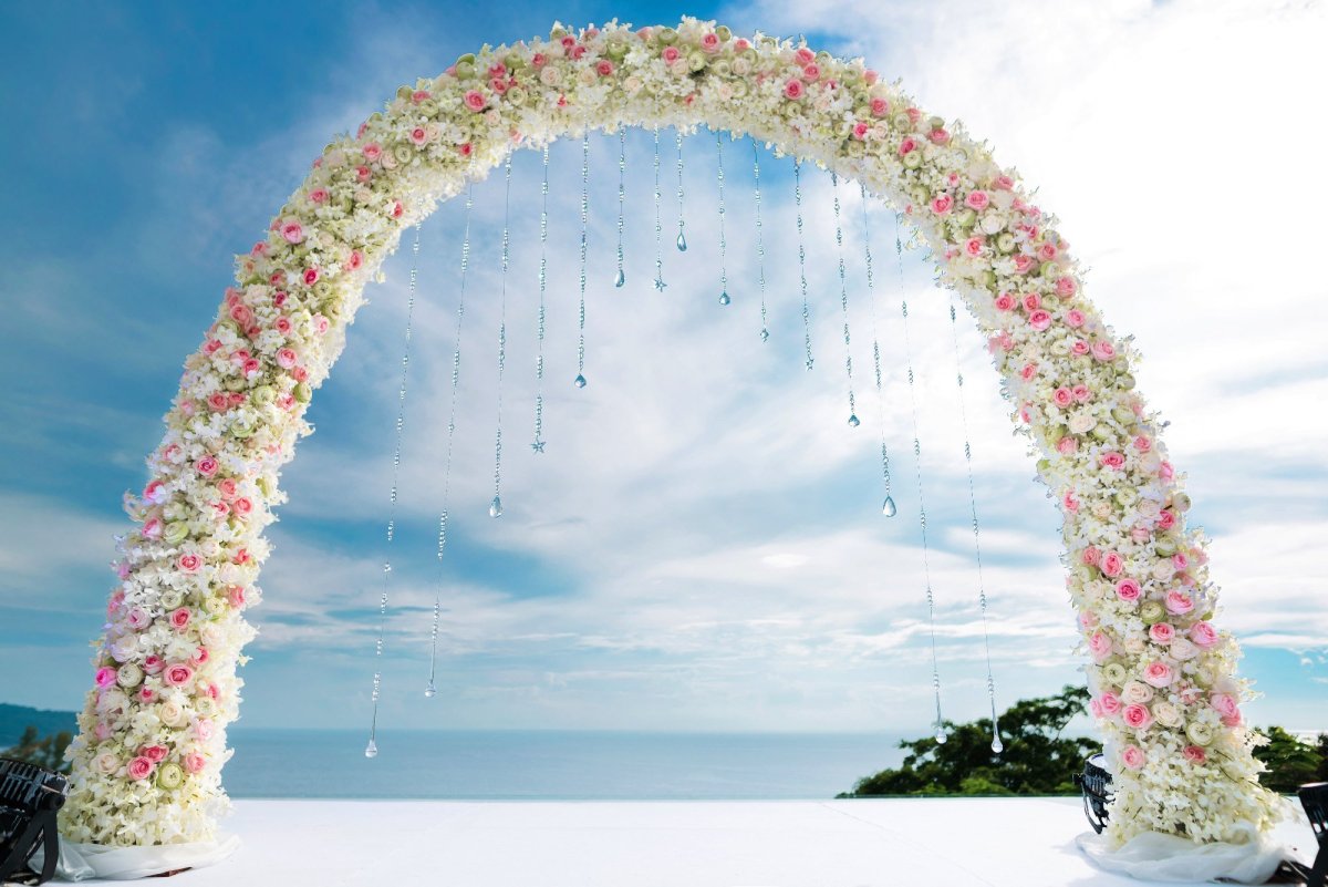 Свадебная арка на природе