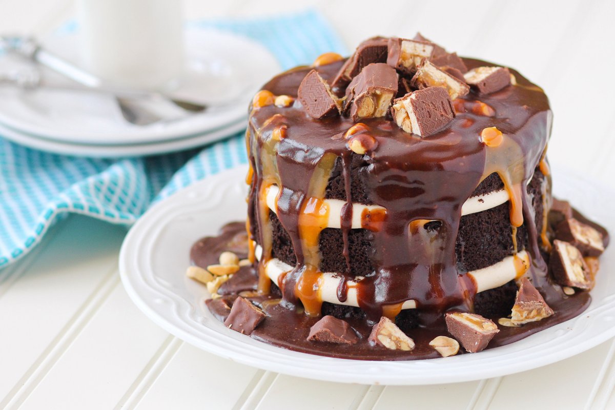 Snickers Cake