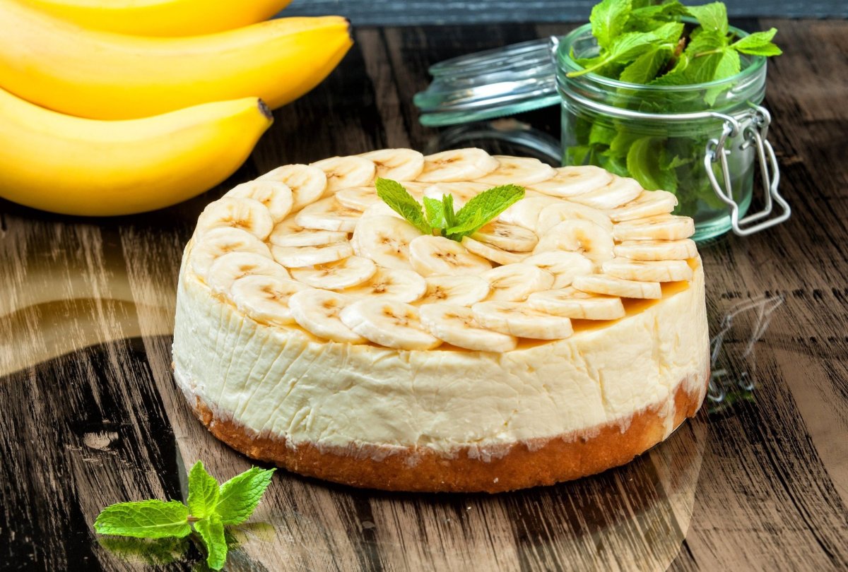 Банановый торт с орехами