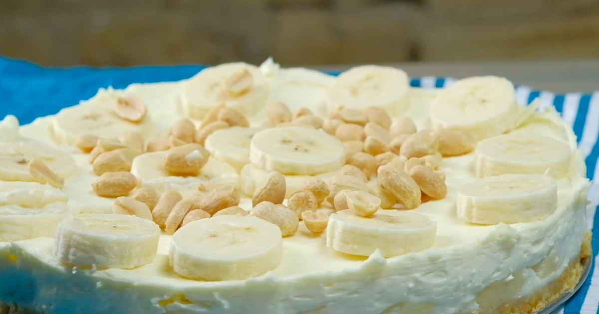 Торт из печенья без выпечки с бананом и киви