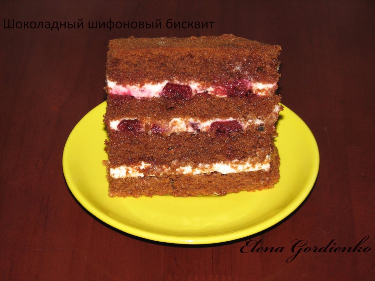 Шифоновый шоколадный бисквит в разрезе
