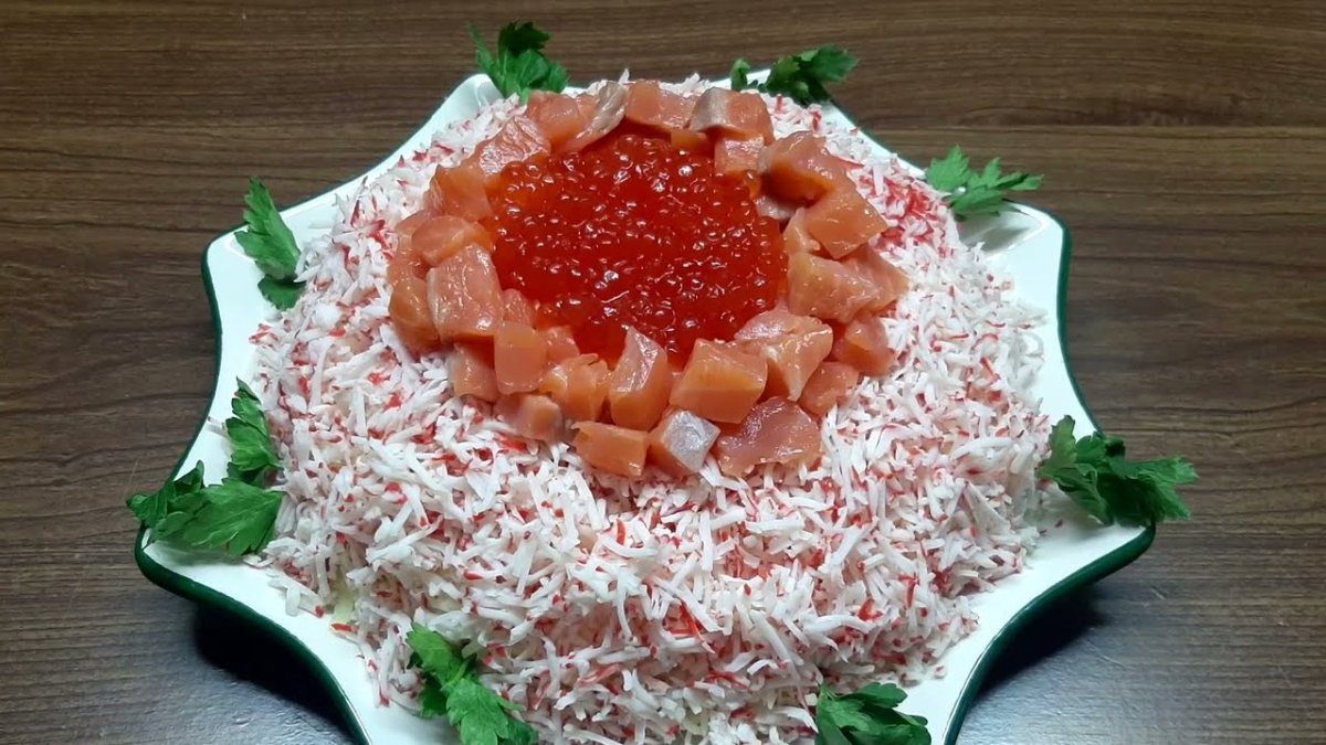 Крабовый салат сверху