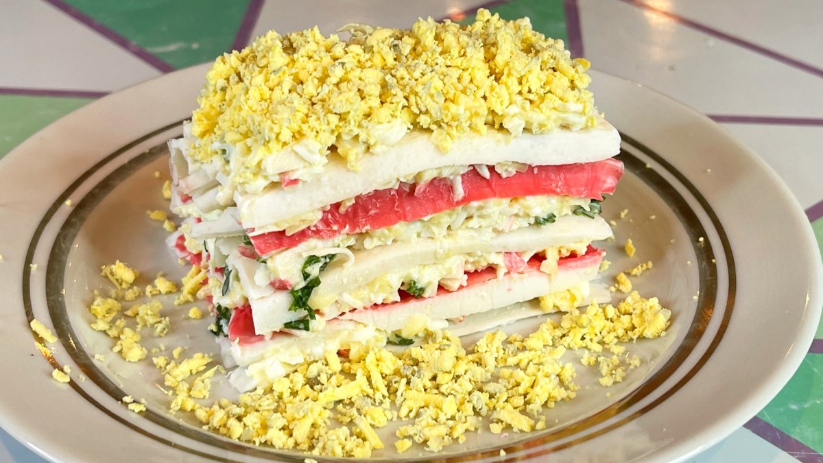 Салат торт из крабовых палочек