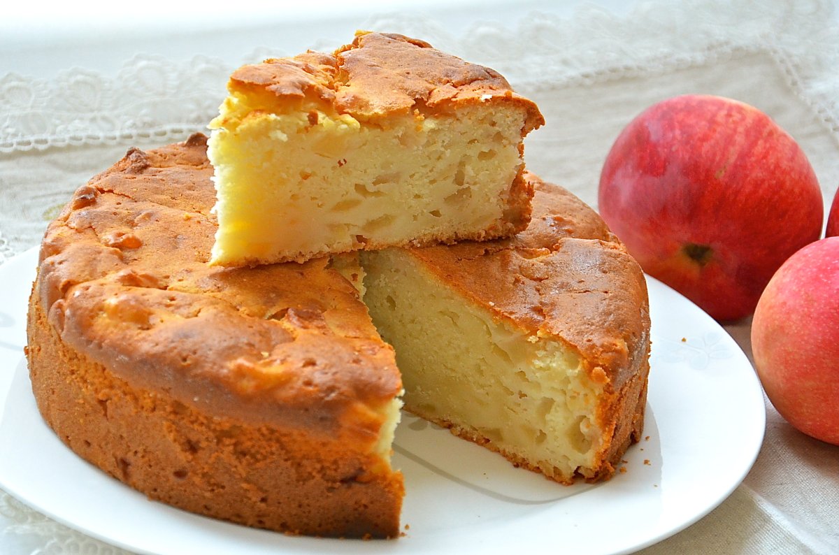 Торт из печенья с яблоками