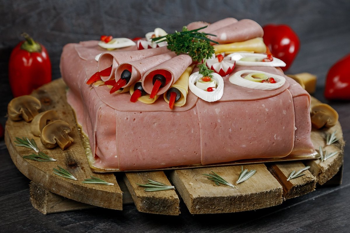 Мясной торт в разрезе