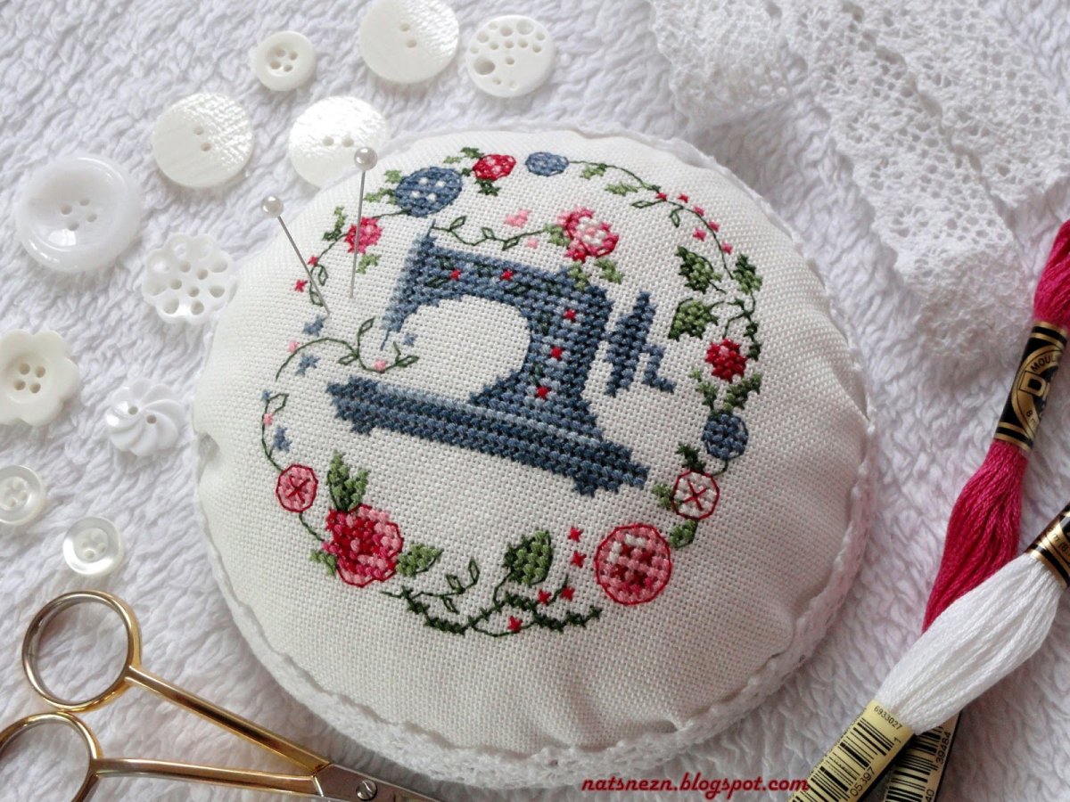 Игольницы вышитые крестом