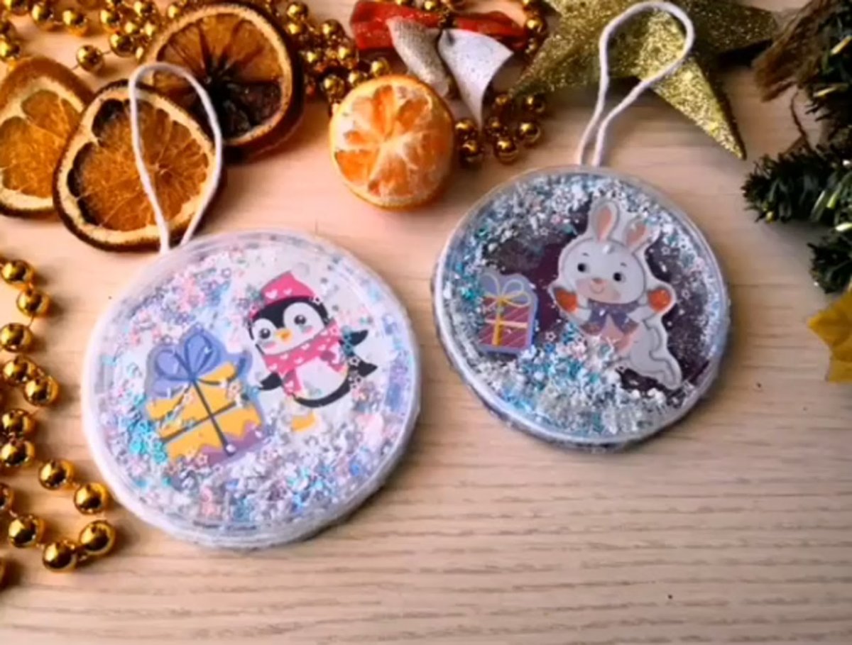 Новогодняя игрушка из крышки от сметаны
