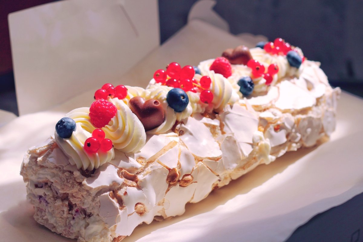 Меренговый рулет купить в Казани