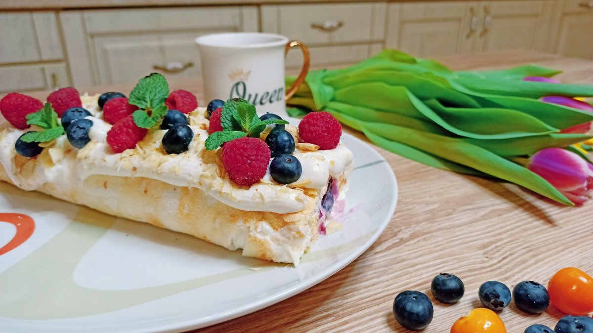 Шоколадный меренговый рулет