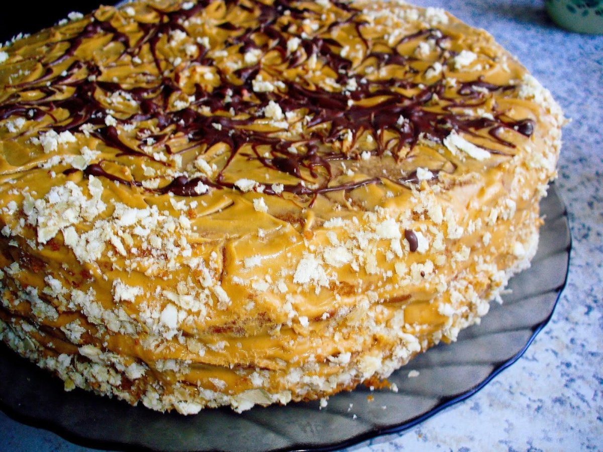 Торт слоёный с кремом из вареной сгущенки