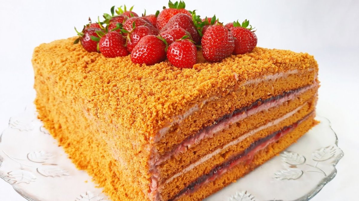 Клубничный медовик