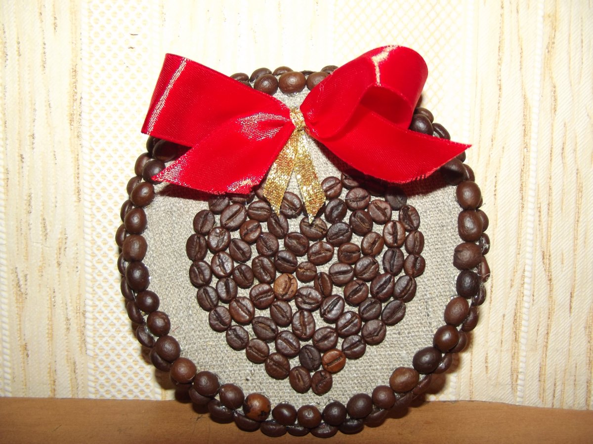 Магнитики из кофейных зерен