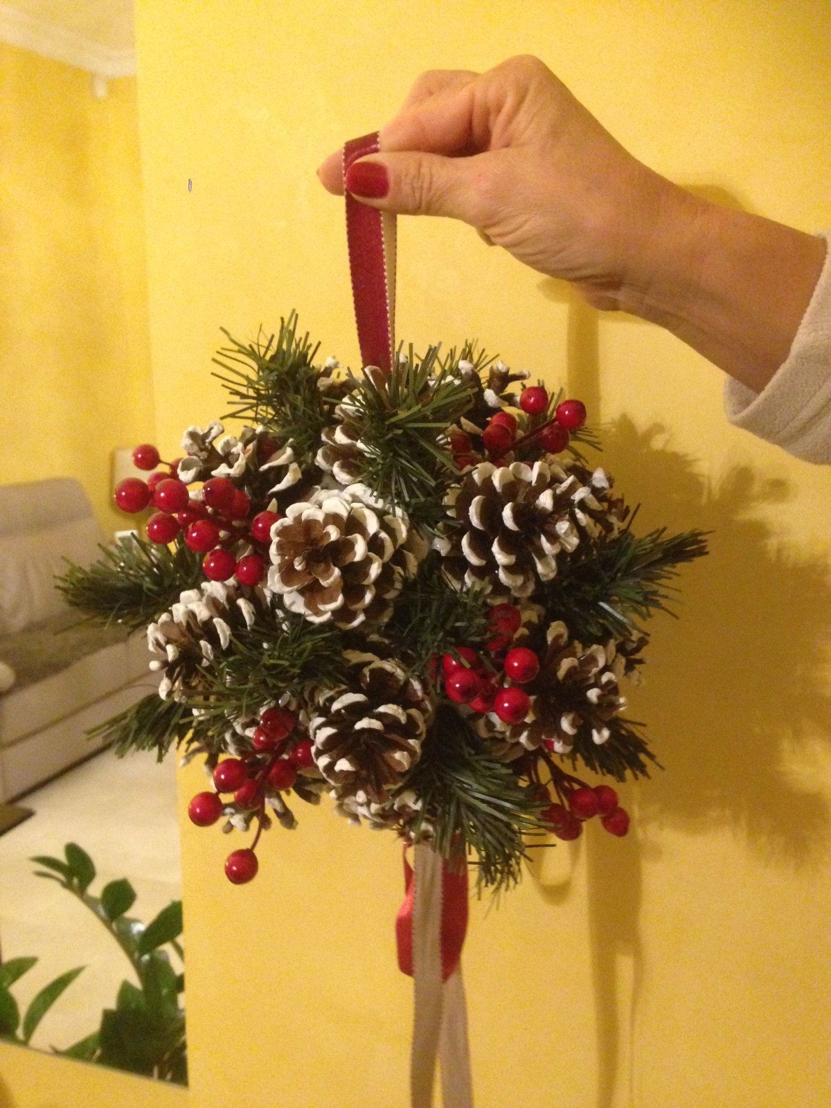 Новогодняя композиция из фруктов