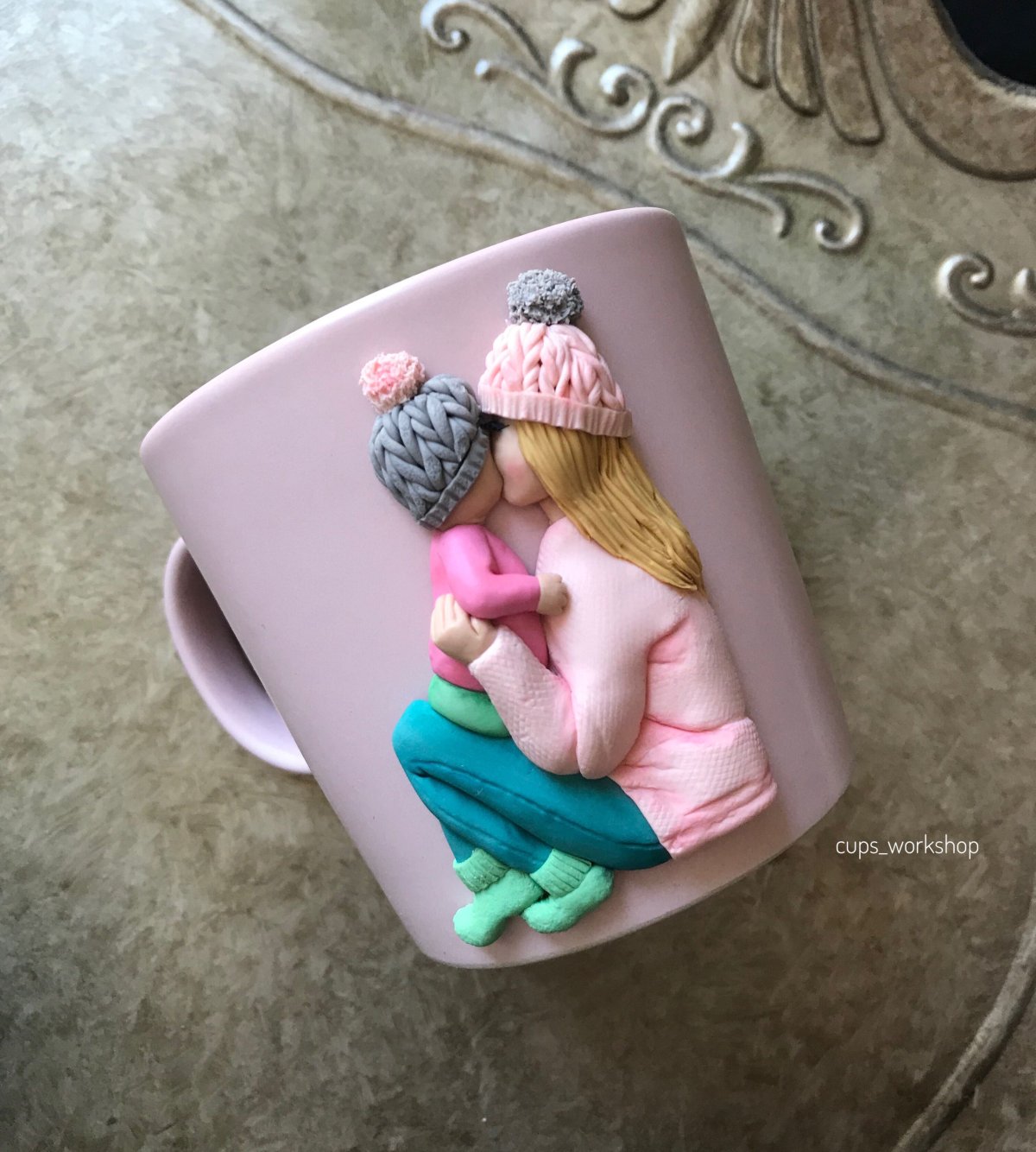 Учительница из полимерной глины на кружке