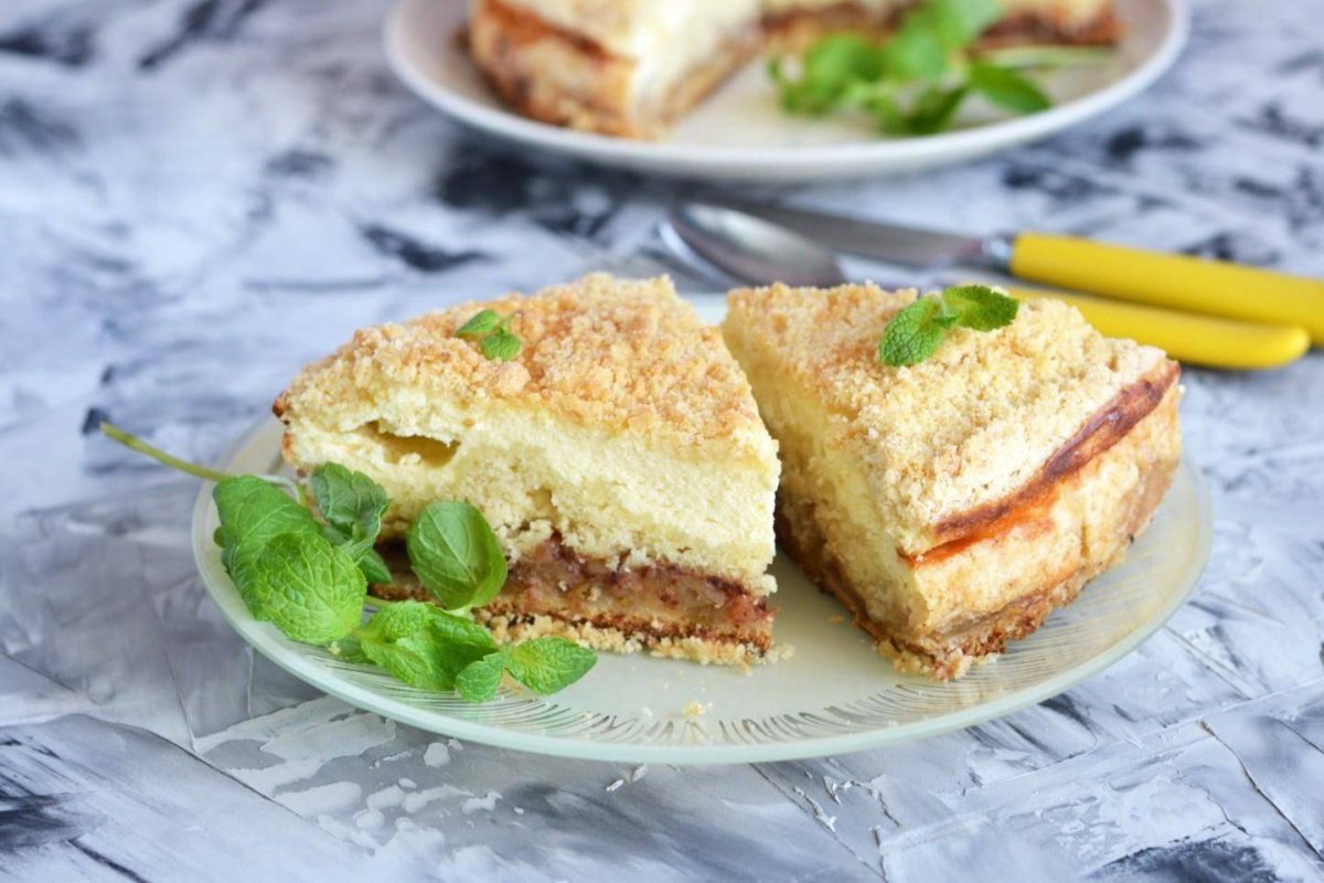 Рулет с творожной начинкой