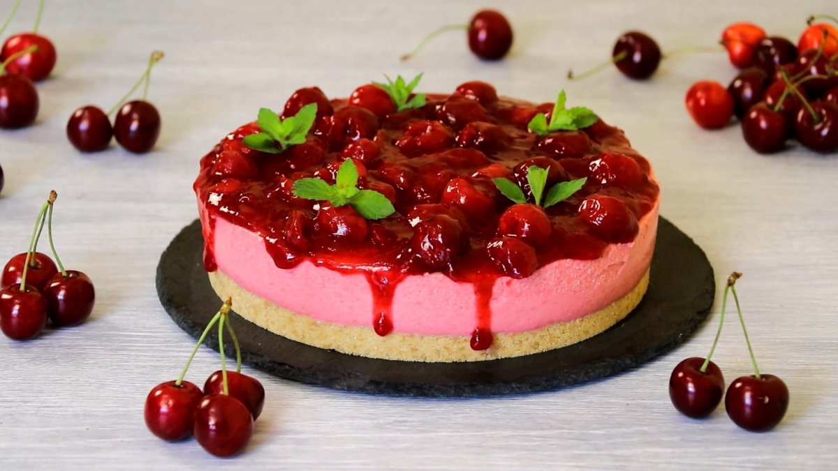 Торт с вишней и кремом чиз