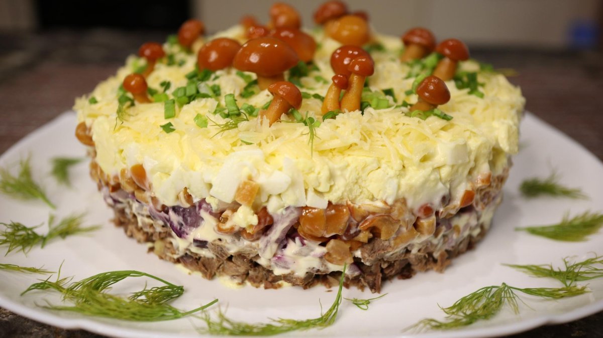 Салат мужской каприз с ветчиной