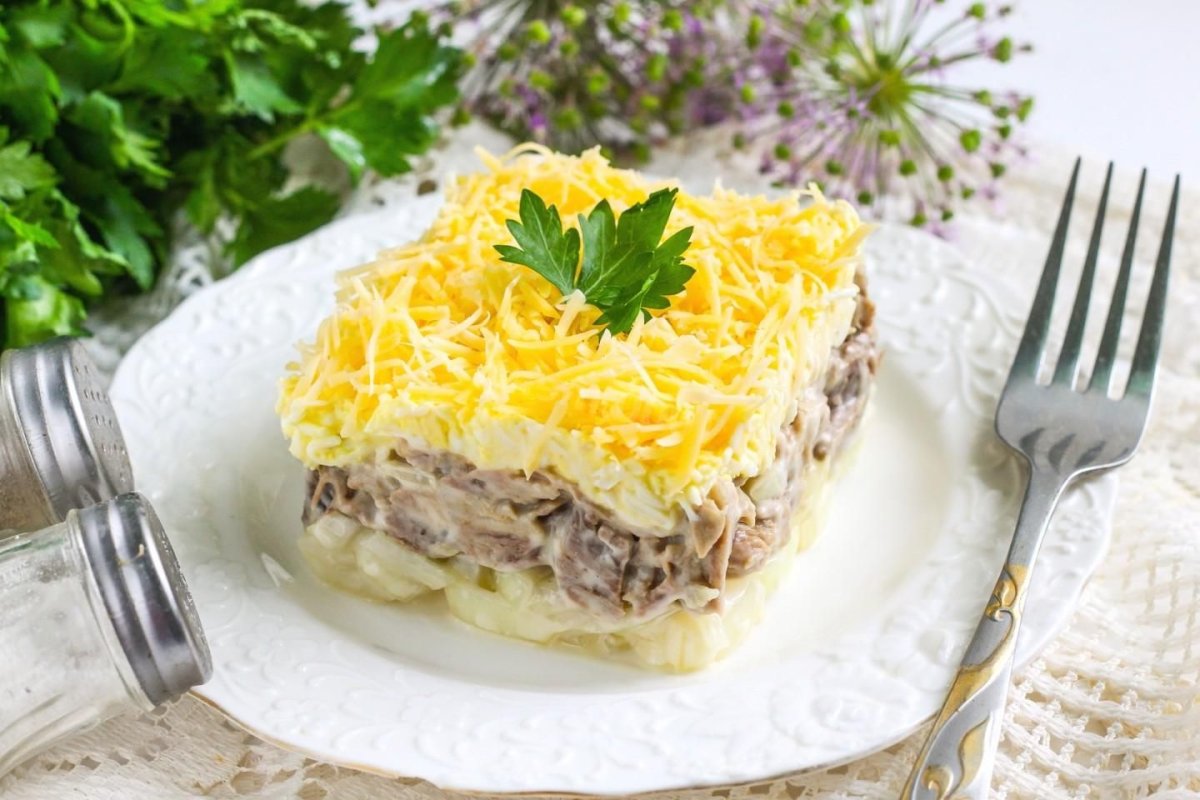 Салат Курочка Ряба с ананасом и курицей