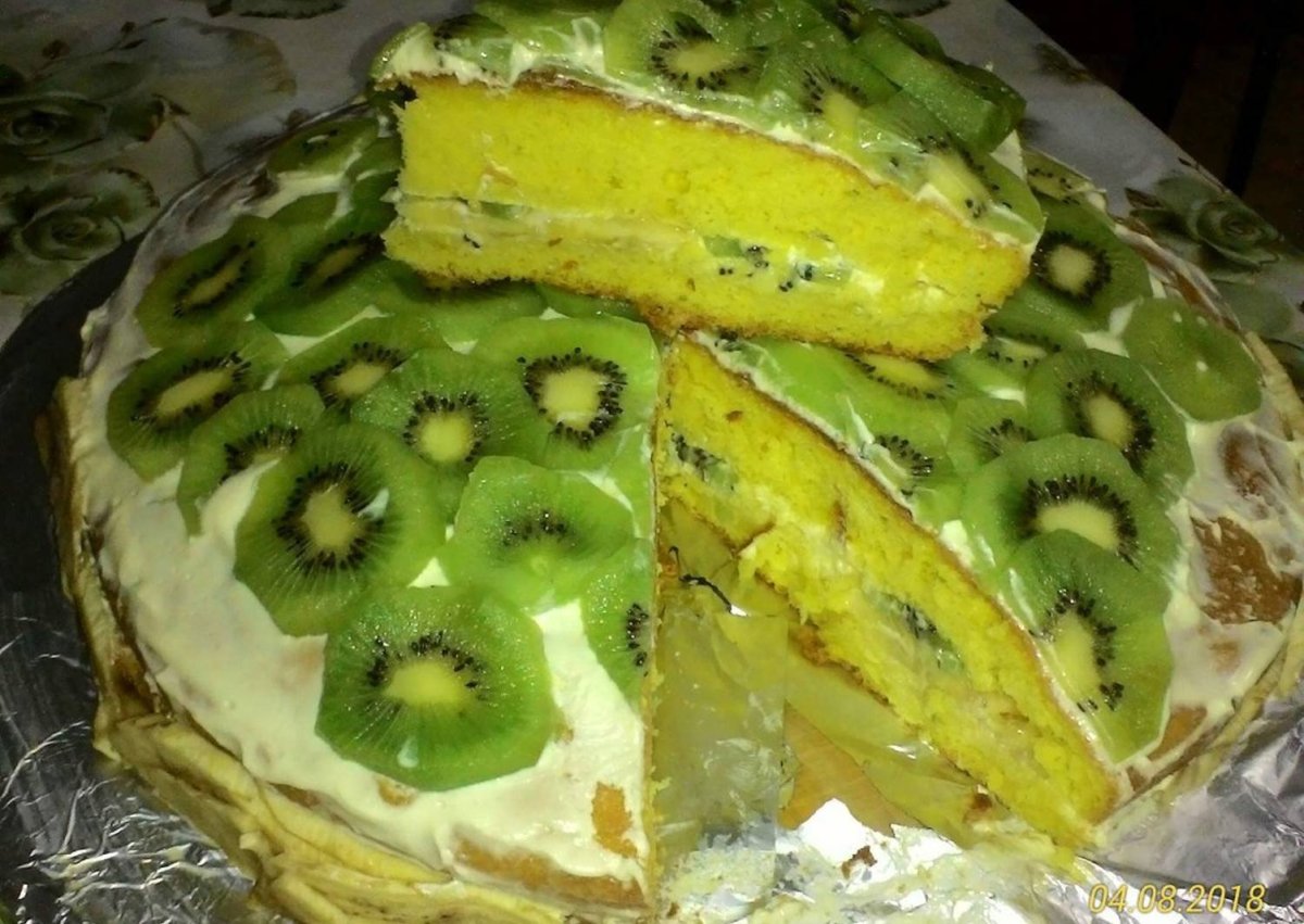 Пирог с киви и творогом
