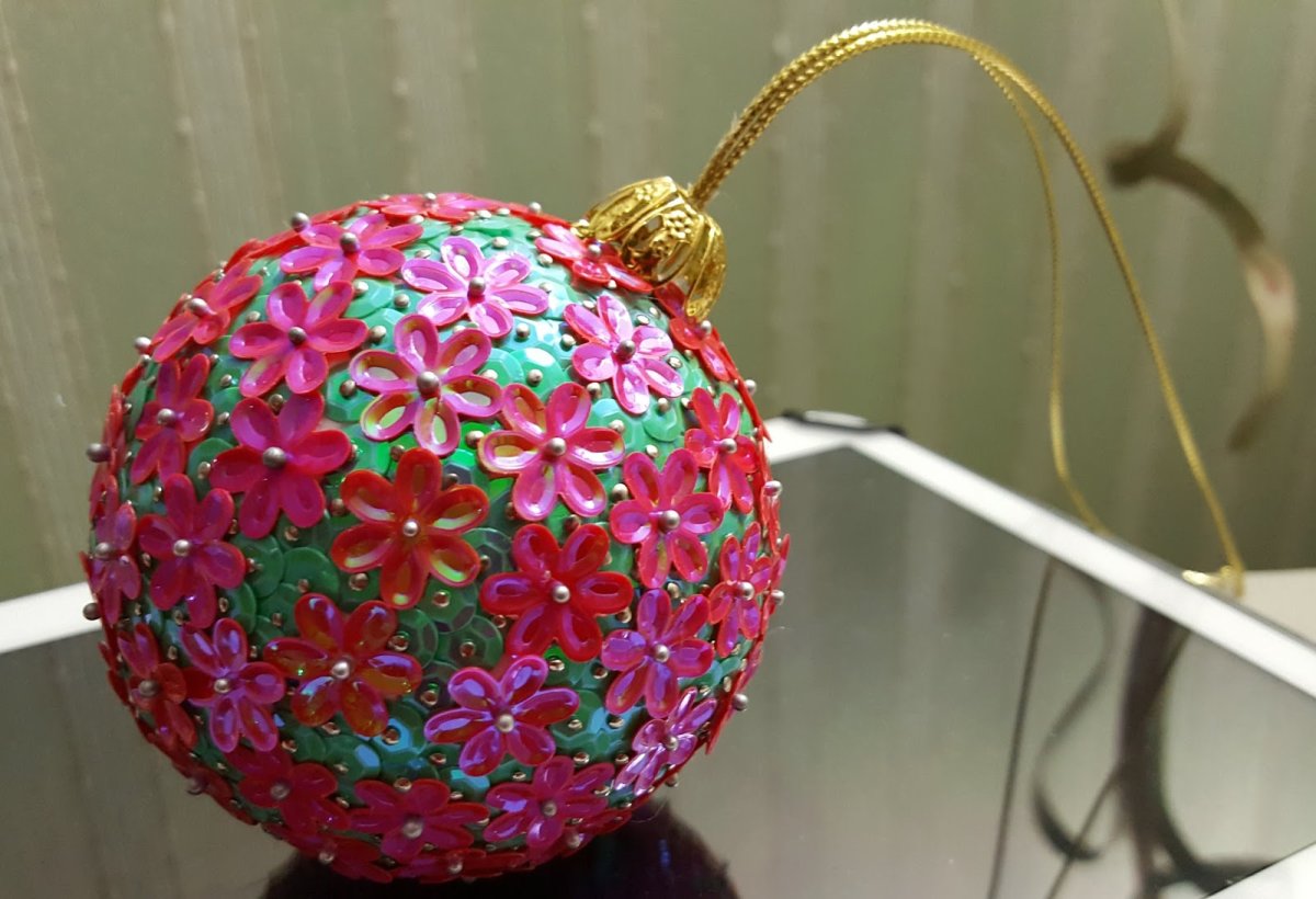 Елочные игрушки из бусинок