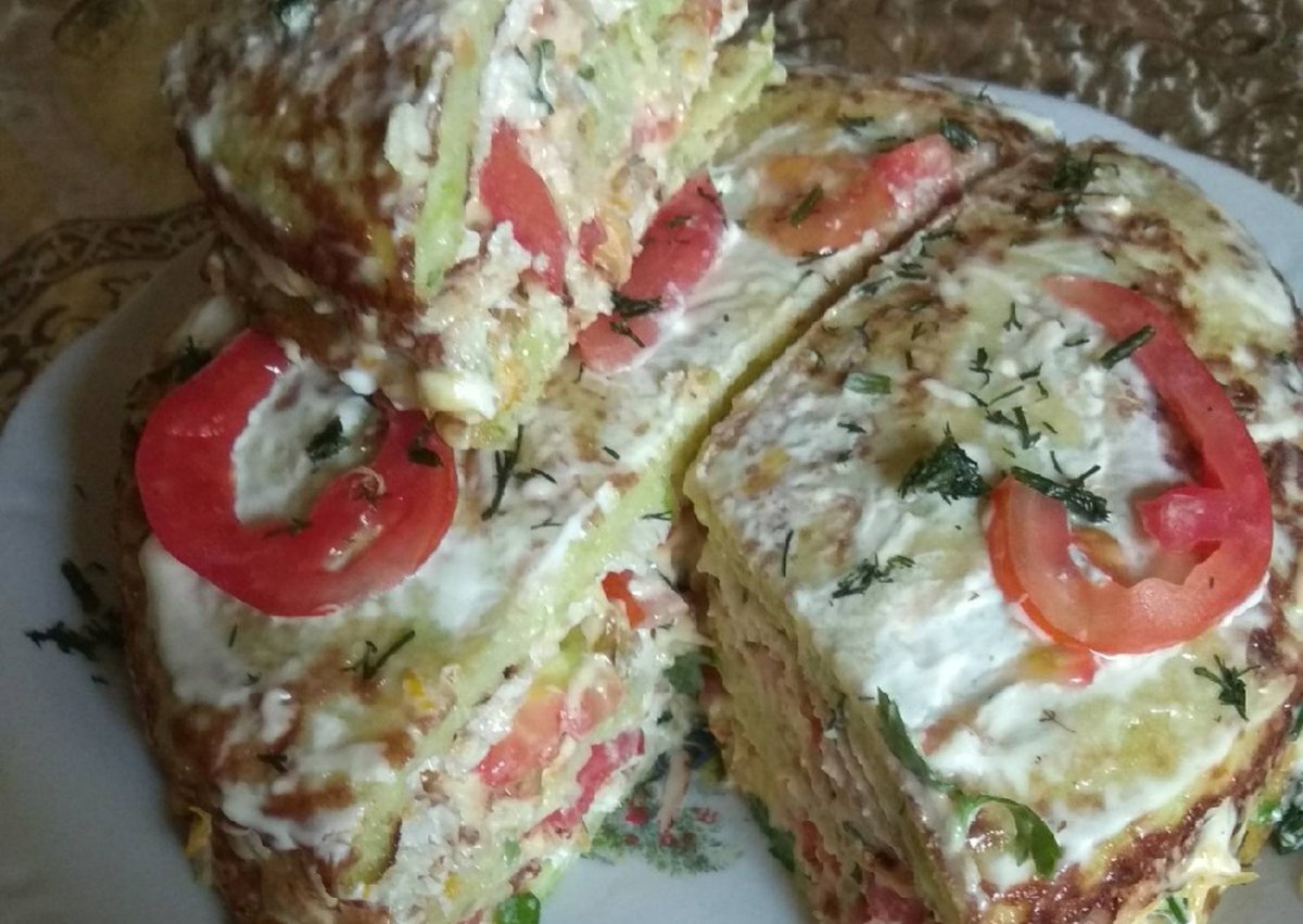 Торт из кабачков с фаршем и помидорами