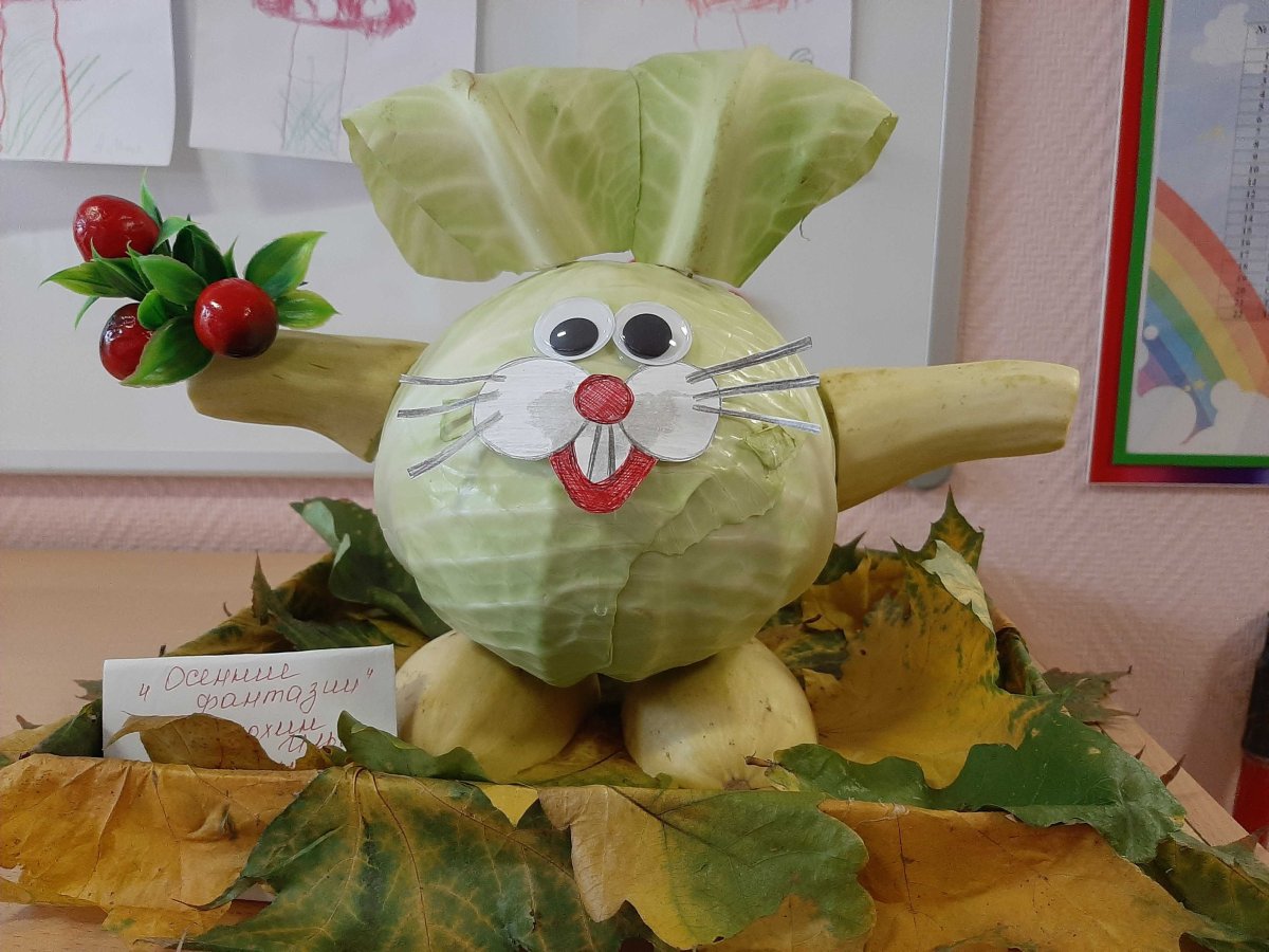 Заяц из капусты поделка