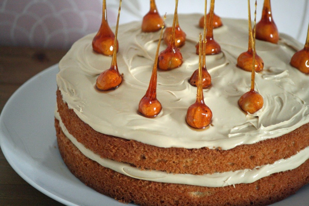 Карамельный торт кусочек
