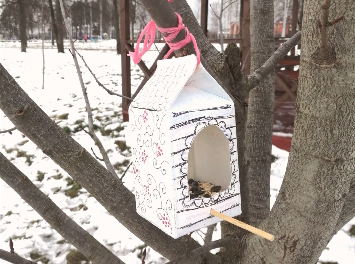 Треугольная кормушка для птиц