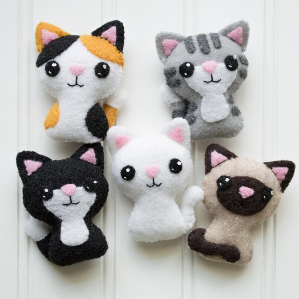 Игрушка из фетра "котенок"