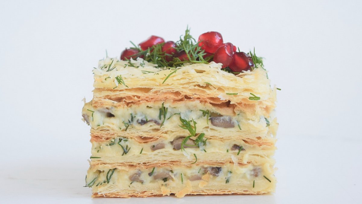 Закусочный торт Наполеон мясной