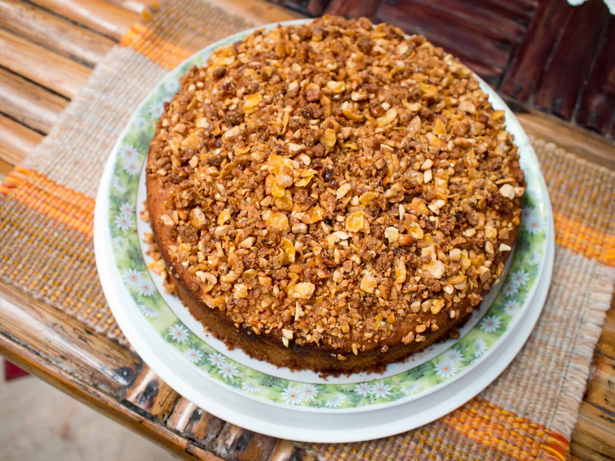 Запеченные яблоки с овсяными хлопьями и орехами